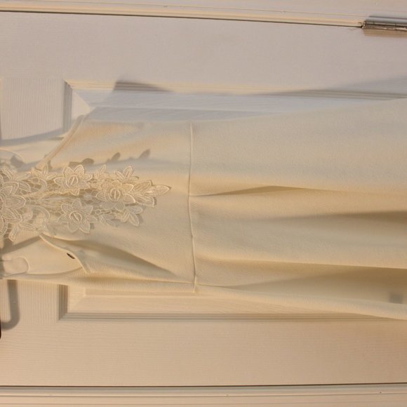 WHITE DRESS - Picture 3 of 4